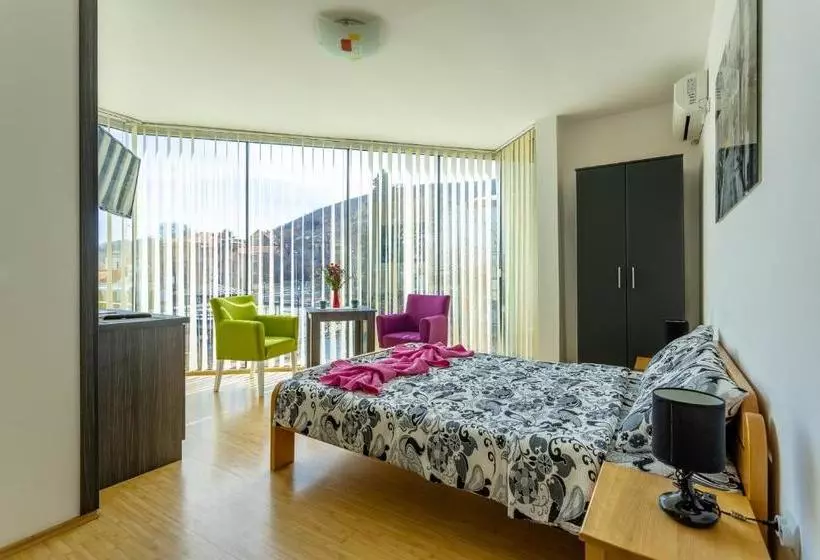 پانسیون Guesthouse Sunny