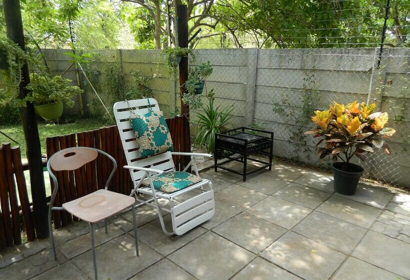 پانسیون Thamalakane Guest House