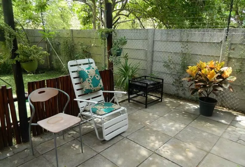 پانسیون Thamalakane Guest House