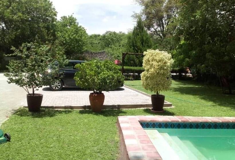 پانسیون Thamalakane Guest House