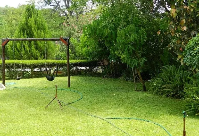 پانسیون Thamalakane Guest House