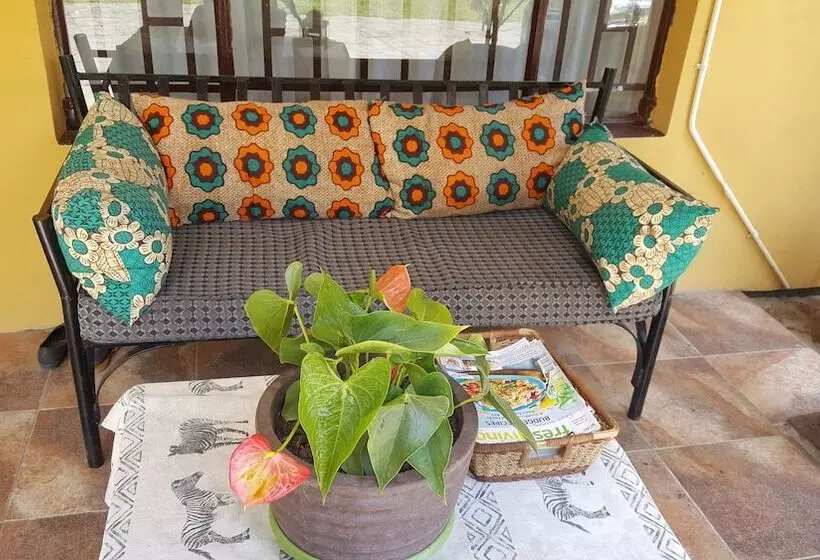 پانسیون Thamalakane Guest House