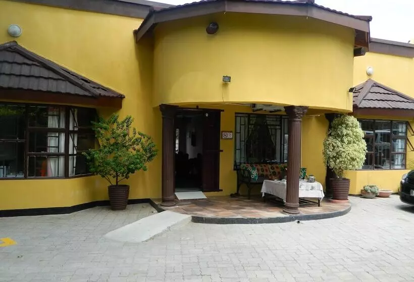 پانسیون Thamalakane Guest House