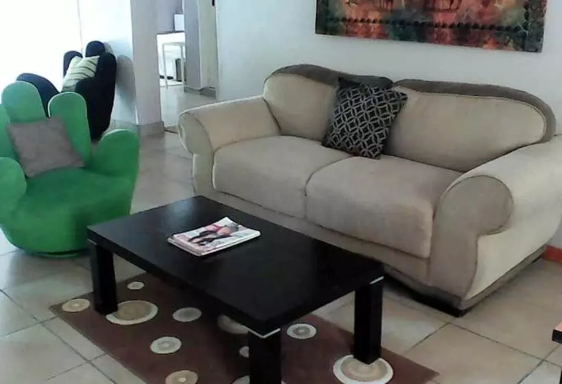 پانسیون Thamalakane Guest House