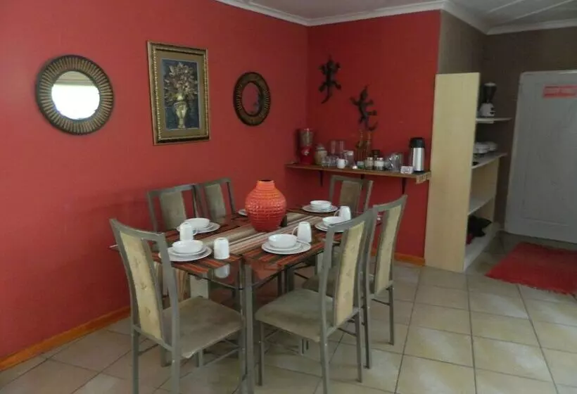 پانسیون Thamalakane Guest House