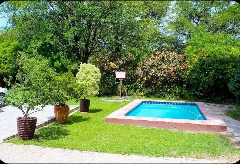 پانسیون Thamalakane Guest House