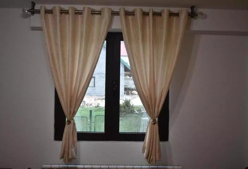 پانسیون Deluxe Studio & Rooms Zarubica