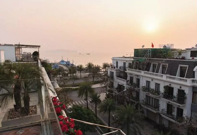 پانسیون Deja Vu House Ha Long