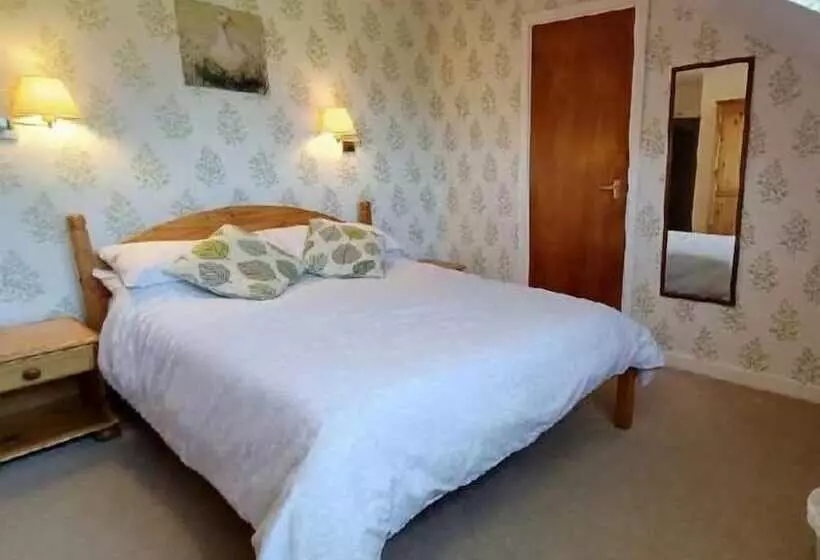 Retkeilymaja The Harp Inn