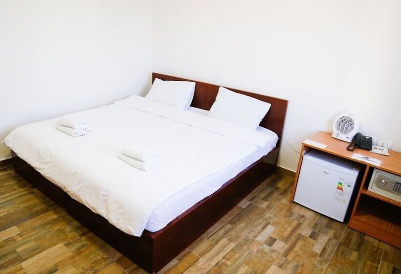 پانسیون Alrowwad Guest House