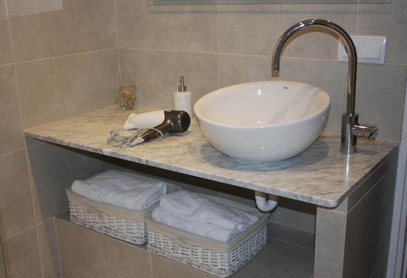 Majatalo Art Villa S Agaró