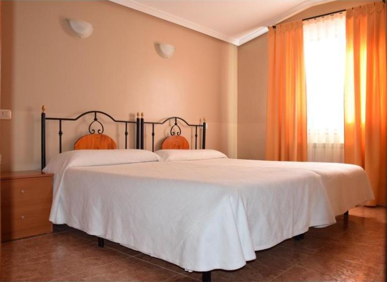 פנסיון Hostal Infante Peñafiel