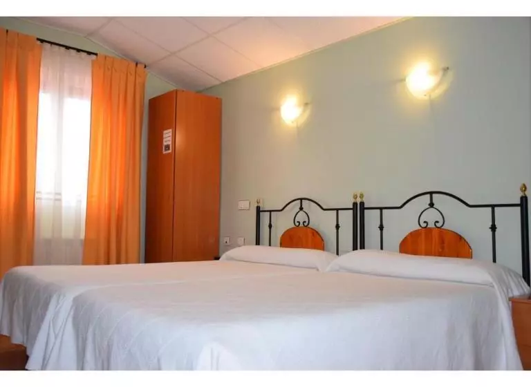 پانسیون Hostal Infante Peñafiel