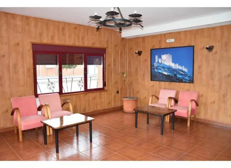 پانسیون Hostal Infante Peñafiel