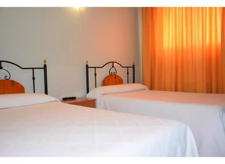پانسیون Hostal Infante Peñafiel