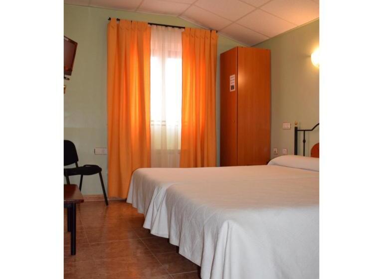 פנסיון Hostal Infante Peñafiel