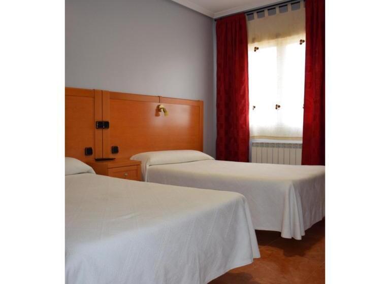 פנסיון Hostal Infante Peñafiel