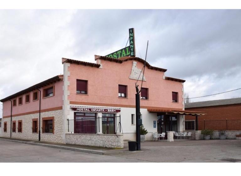 פנסיון Hostal Infante Peñafiel