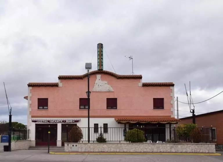 پانسیون Hostal Infante Peñafiel