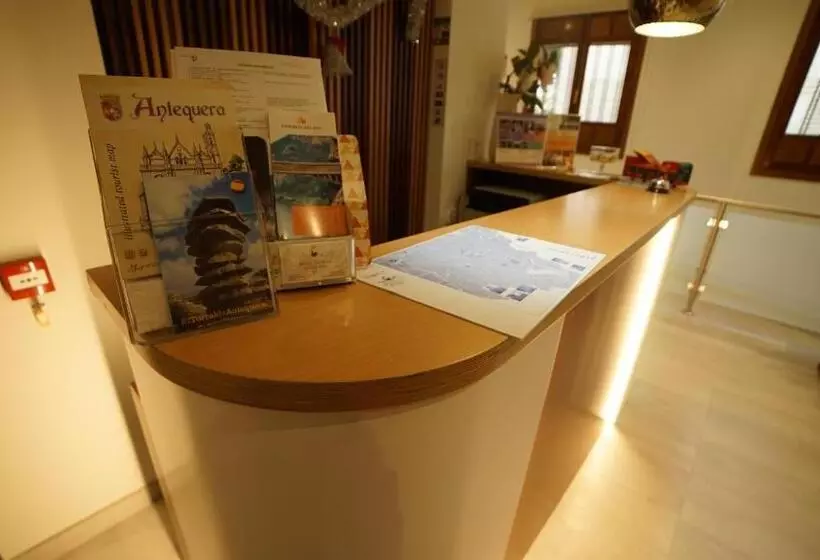 ホテル Infante Antequera