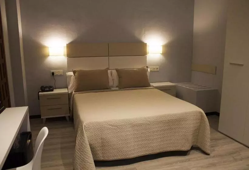 ホテル Infante Antequera