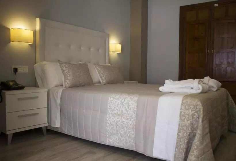 ホテル Infante Antequera