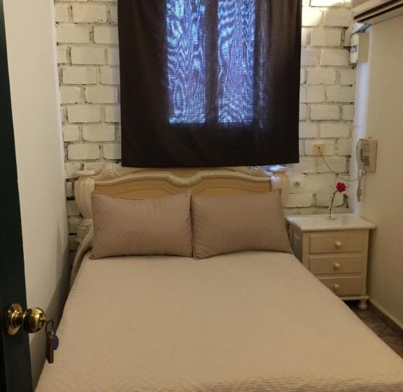 بنسيون El Castillo