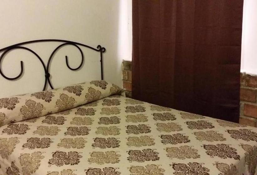 بنسيون El Castillo