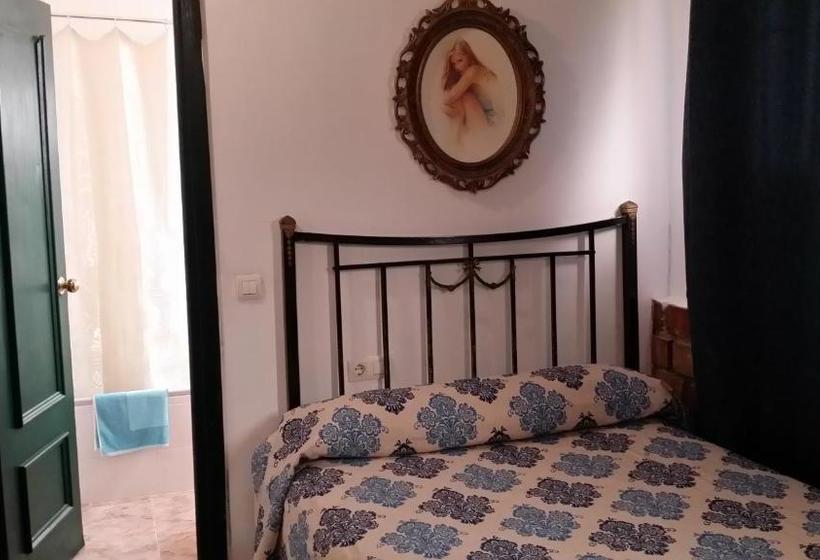 بنسيون El Castillo