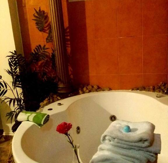 بنسيون El Castillo