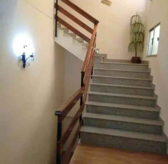 پانسیون Hostal La Zarza