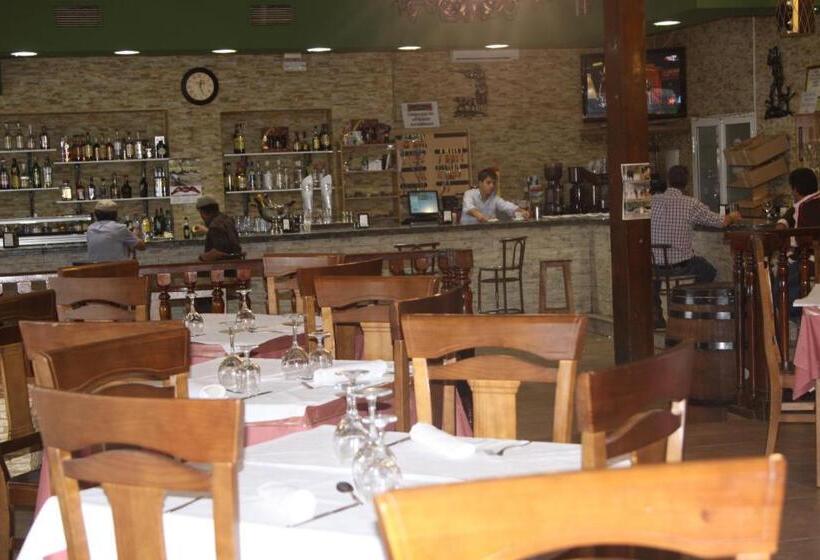 بنسيون Hostal La Zarza