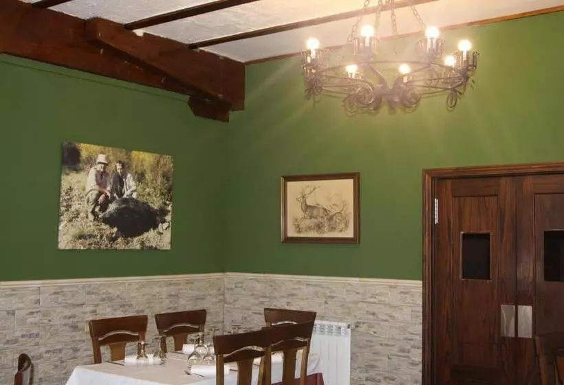 پانسیون Hostal La Zarza
