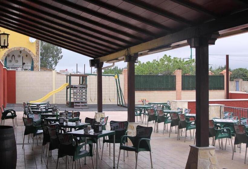 بنسيون Hostal La Zarza