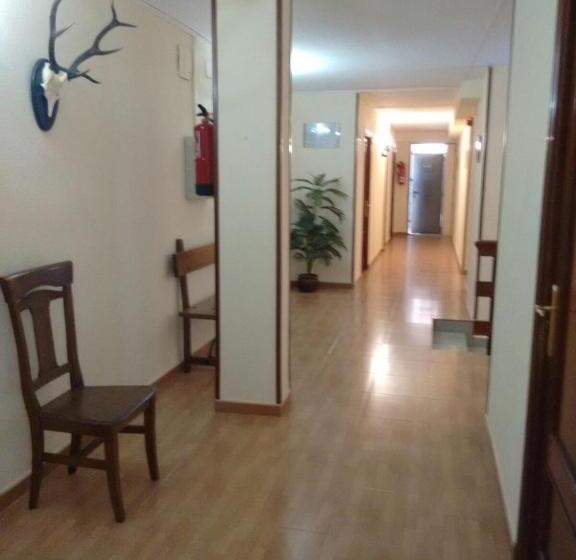 بنسيون Hostal La Zarza