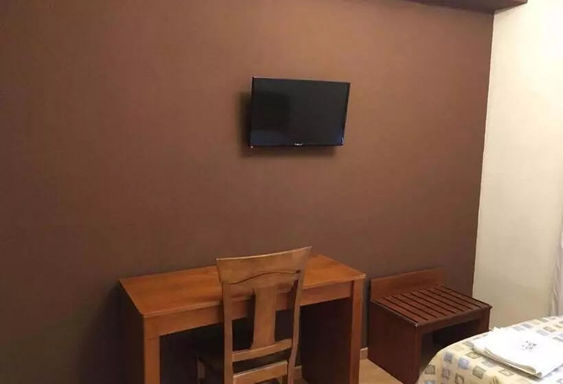پانسیون Hostal La Zarza