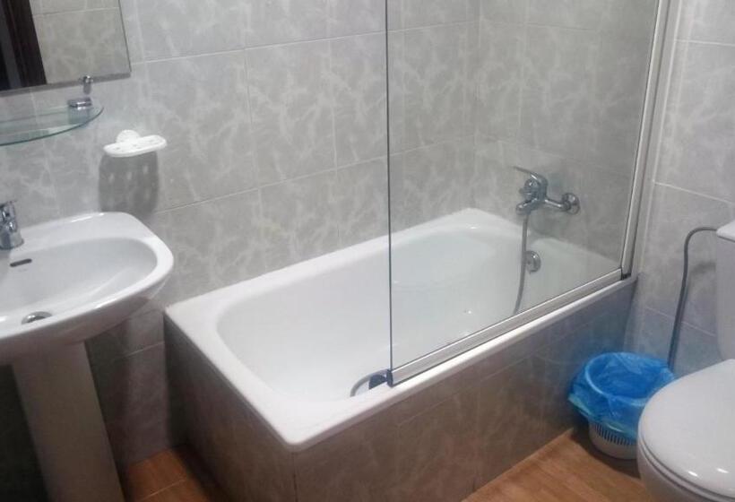 بنسيون Hostal La Zarza