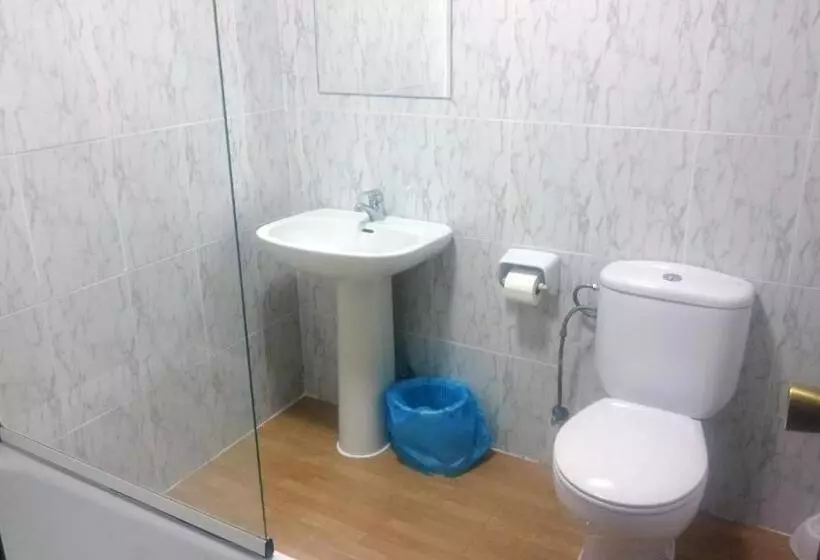 پانسیون Hostal La Zarza