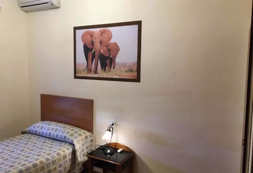 پانسیون Hostal La Zarza