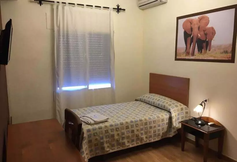 پانسیون Hostal La Zarza