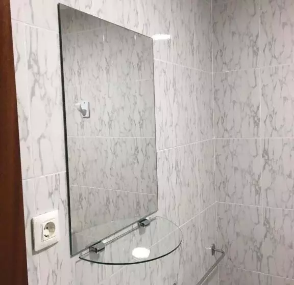 پانسیون Hostal La Zarza