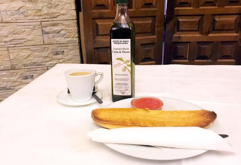 بنسيون Hostal La Zarza