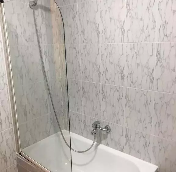 پانسیون Hostal La Zarza