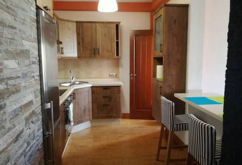 بنسيون Surfhouse Hostel Famara