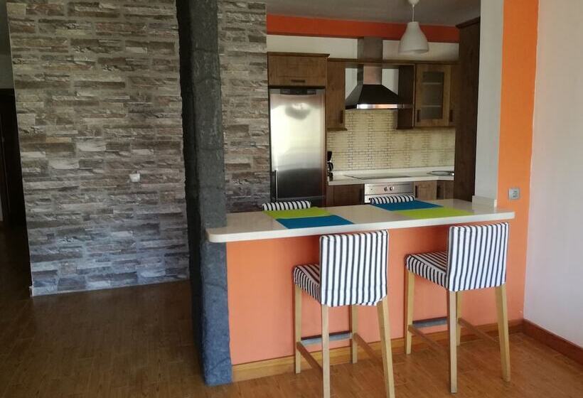 بنسيون Surfhouse Hostel Famara