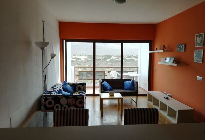 بنسيون Surfhouse Hostel Famara