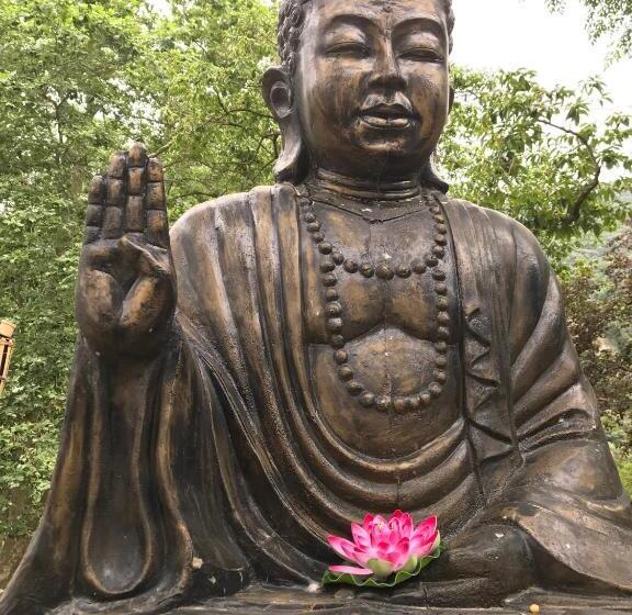 פנסיון Hostal Sant Roc