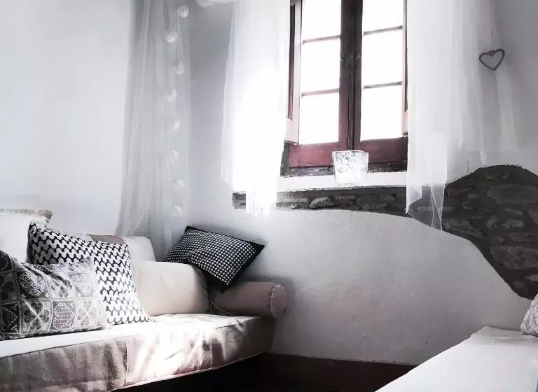 Majatalo Hostal Sant Roc