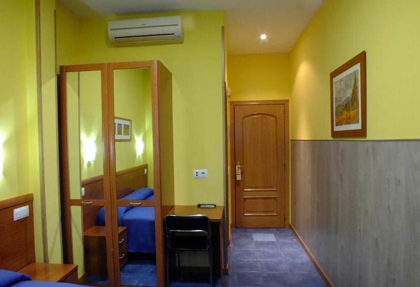 پانسیون Hostal Los Claveles