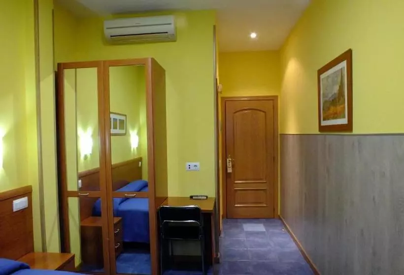 ペンション Hostal Los Claveles